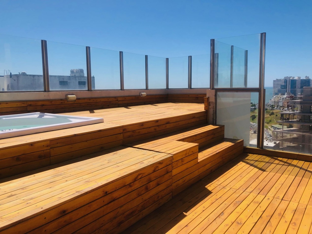 Piso en duplex con quincho, solarium y jacuzzi privado Playa Varese