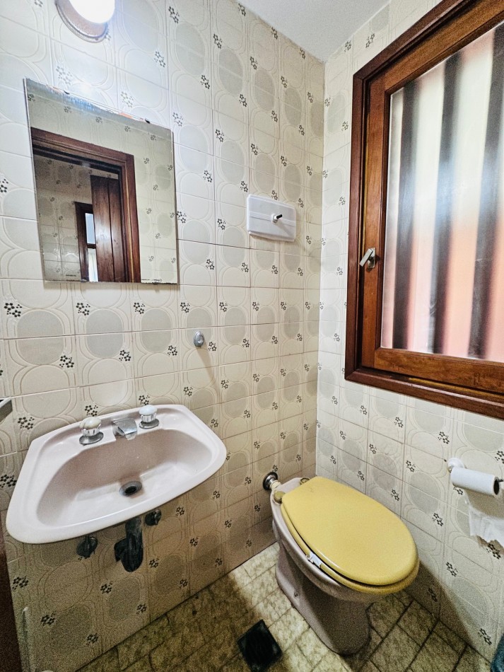 Amplia propiedad 3 dormitorios y dependencia barrio San Carlos