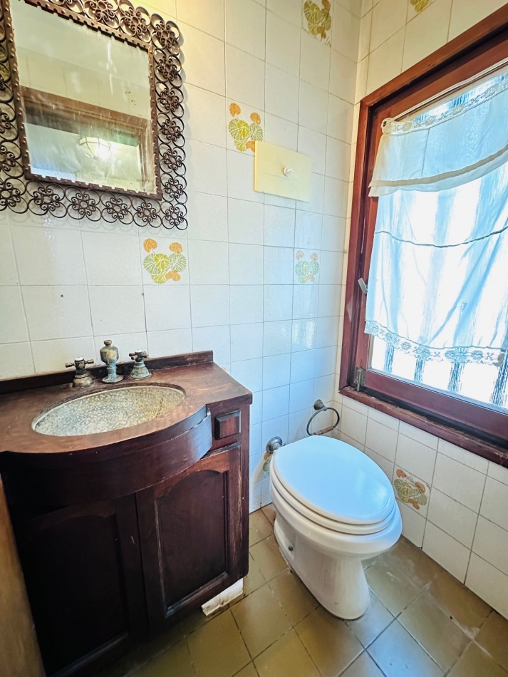 Amplia propiedad 3 dormitorios y dependencia barrio San Carlos