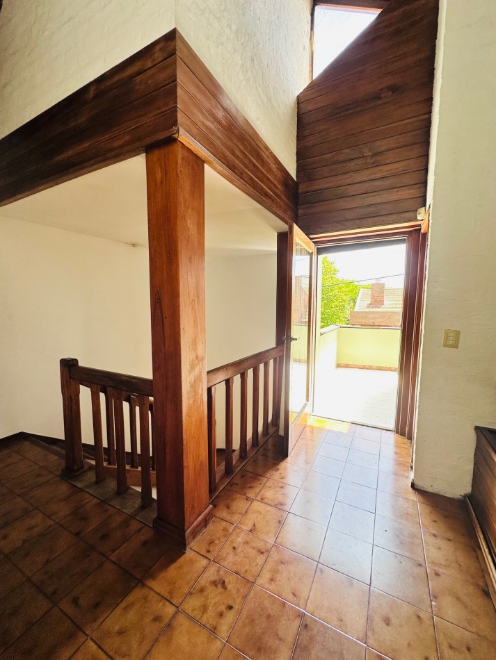 Amplia propiedad 3 dormitorios y dependencia barrio San Carlos