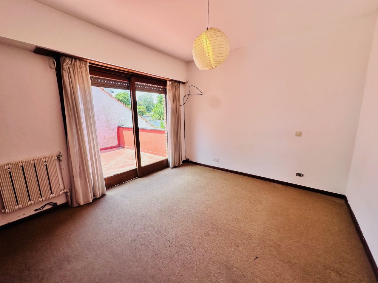 Amplia propiedad 3 dormitorios y dependencia barrio San Carlos