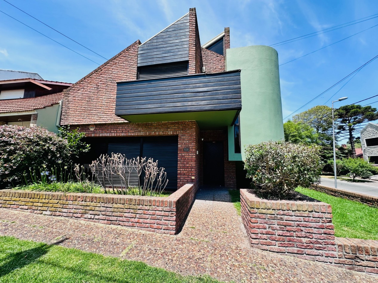 Amplia propiedad 3 dormitorios y dependencia barrio San Carlos