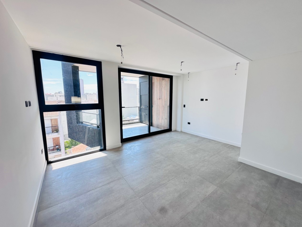 Semipiso al frente a estrenar con cochera zona Guemes