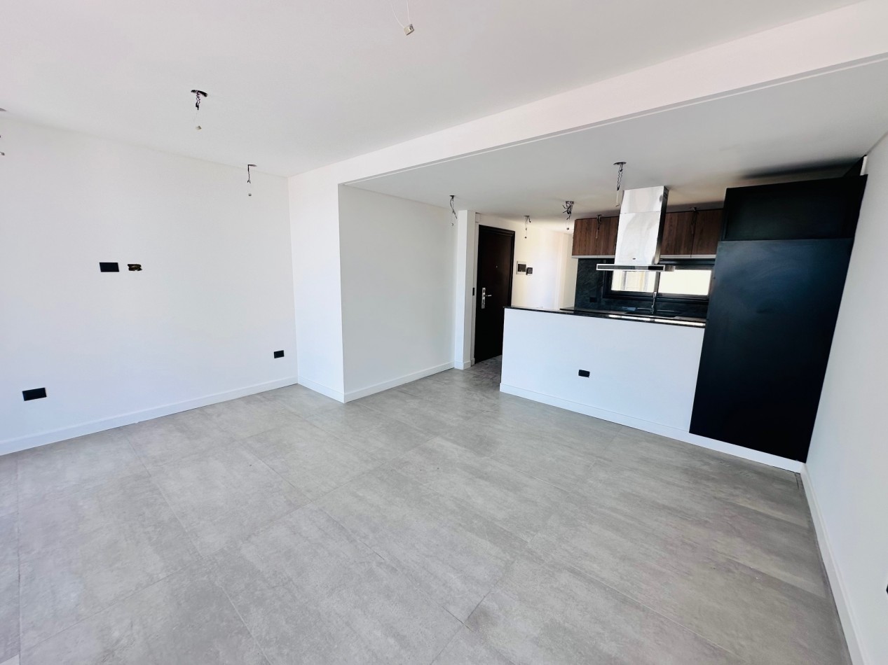 Semipiso al frente a estrenar con cochera zona Guemes