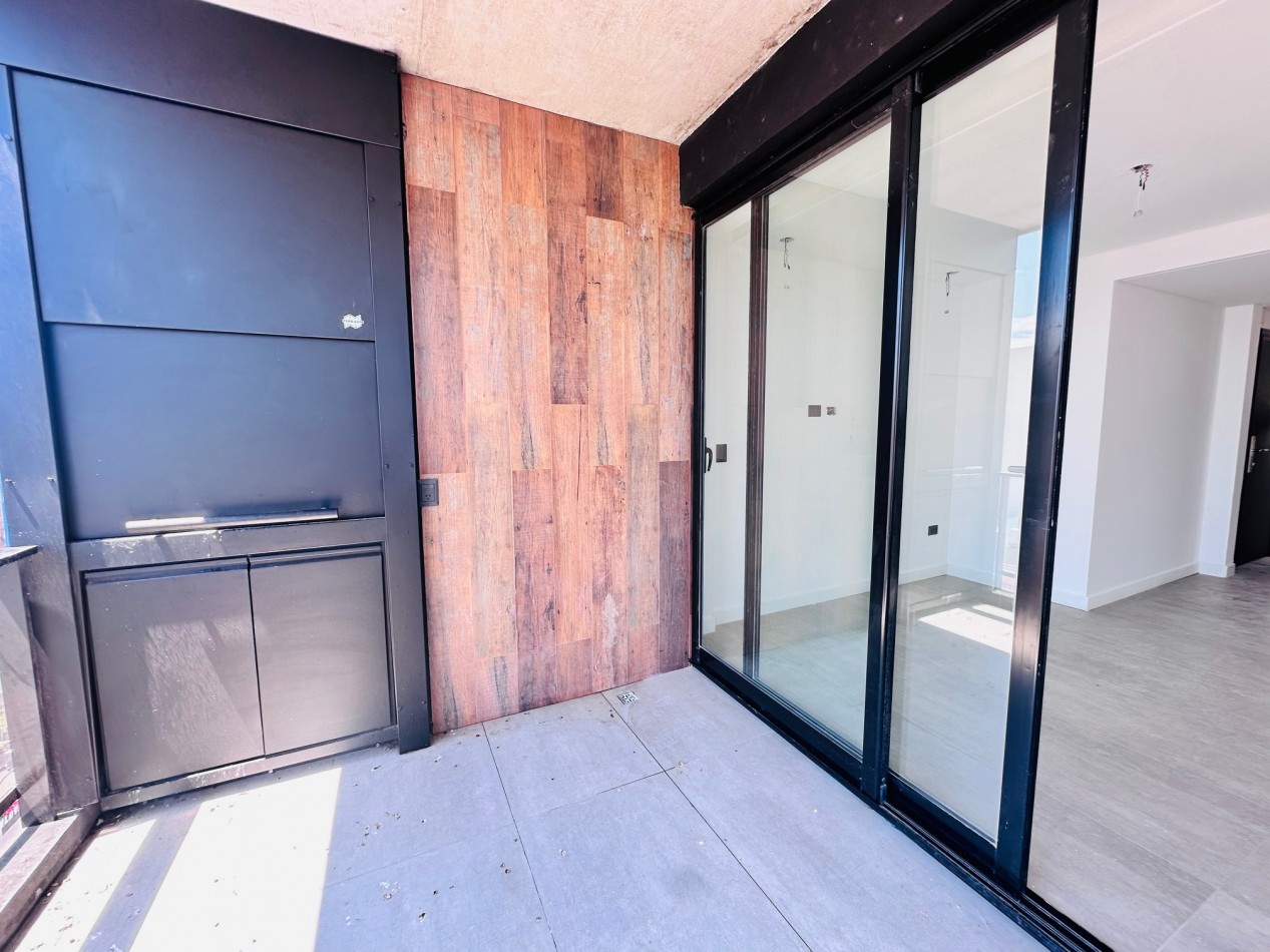 Semipiso al frente a estrenar con cochera zona Guemes