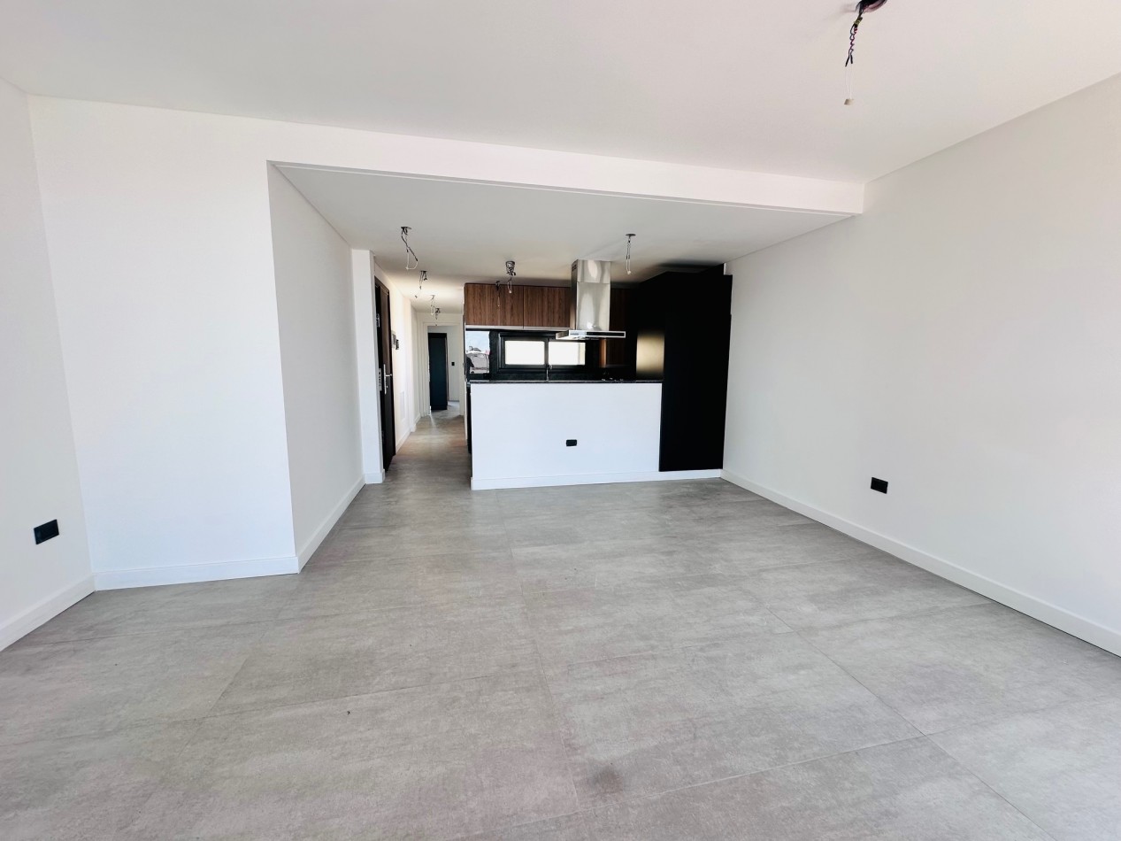 Semipiso al frente a estrenar con cochera zona Guemes