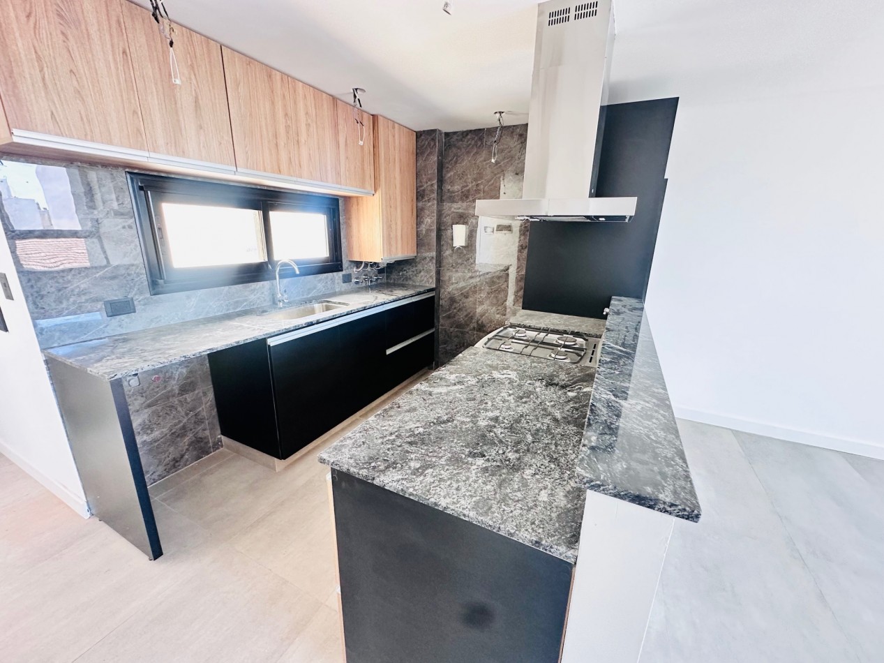 Semipiso al frente a estrenar con cochera zona Guemes