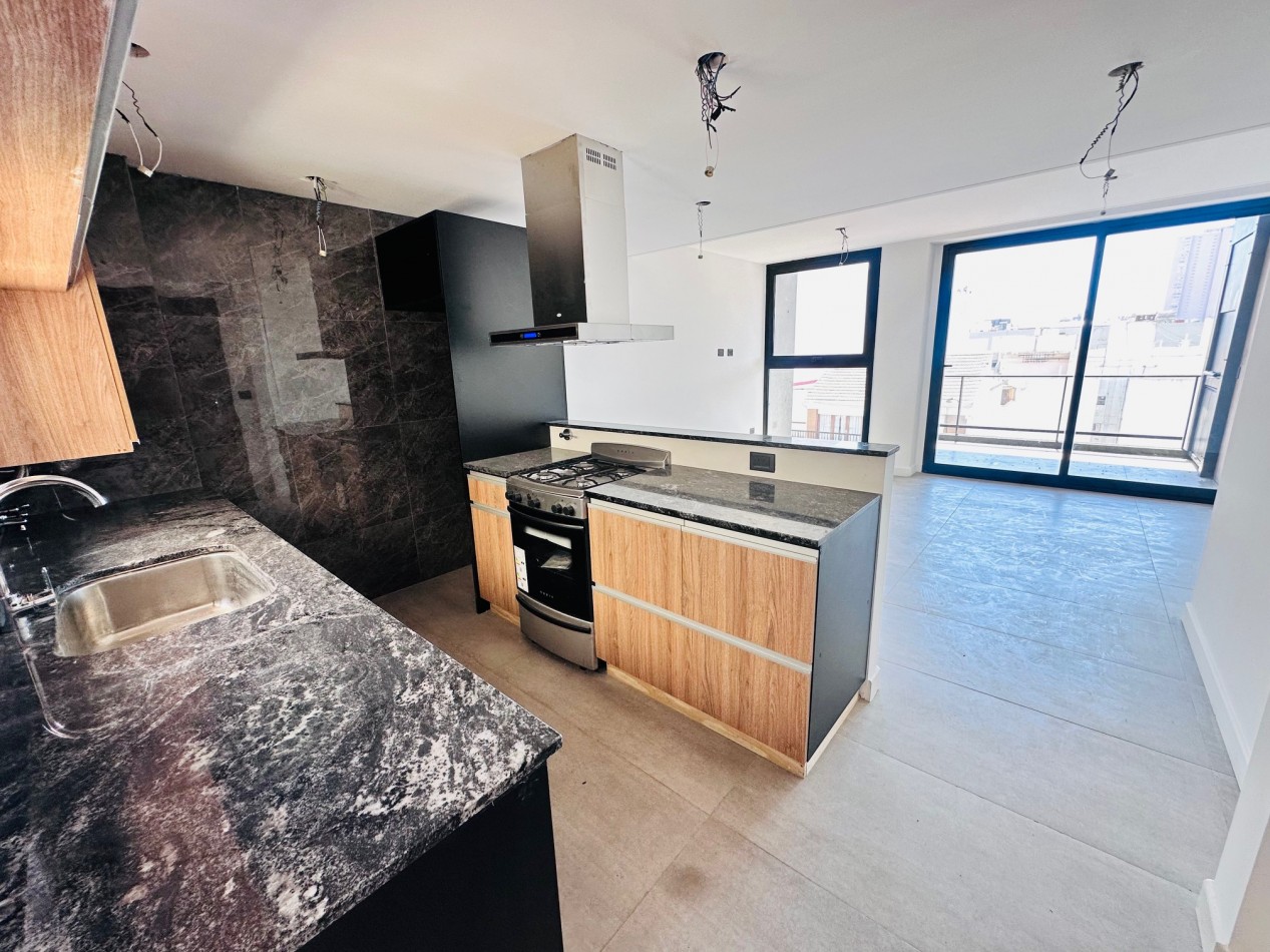 Semipiso al frente a estrenar con cochera zona Guemes