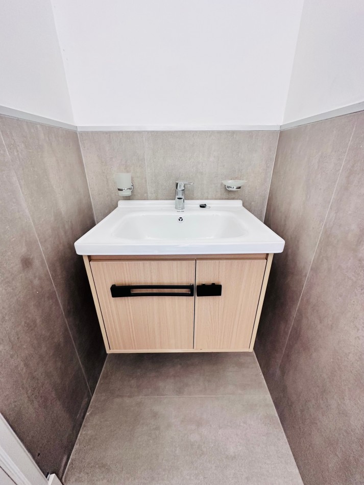 Semipiso al frente a estrenar con cochera zona Guemes