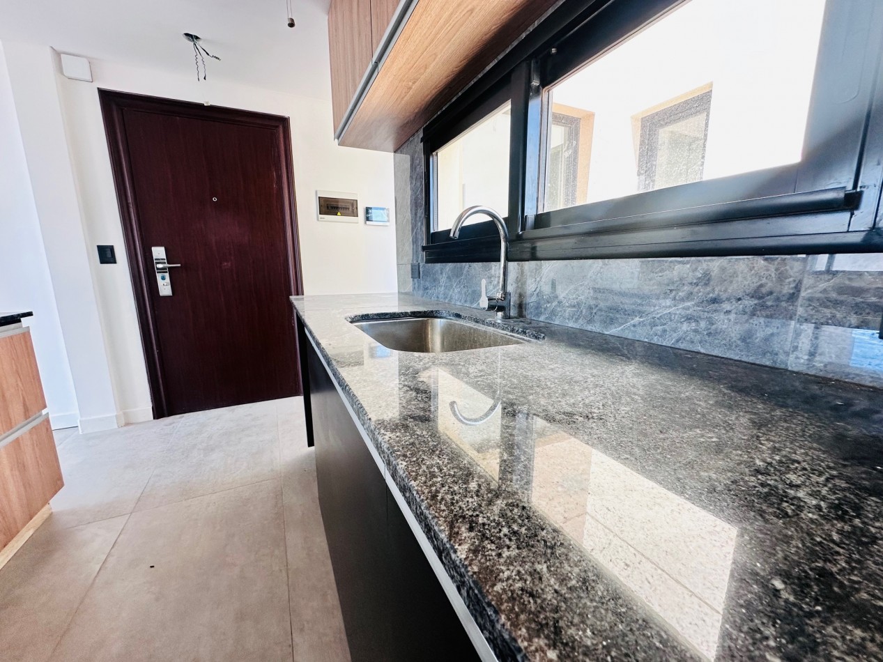 Semipiso al frente a estrenar con cochera zona Guemes