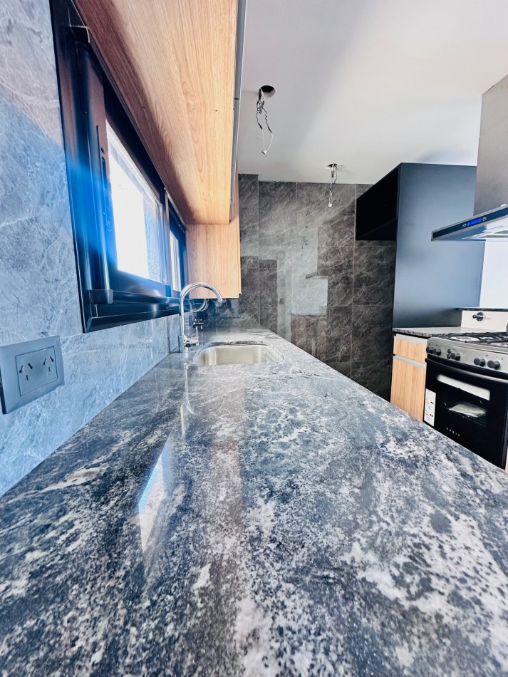 Semipiso al frente a estrenar con cochera zona Guemes