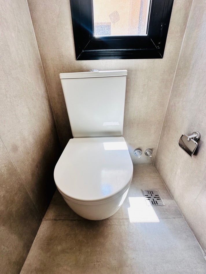 Semipiso al frente a estrenar con cochera zona Guemes