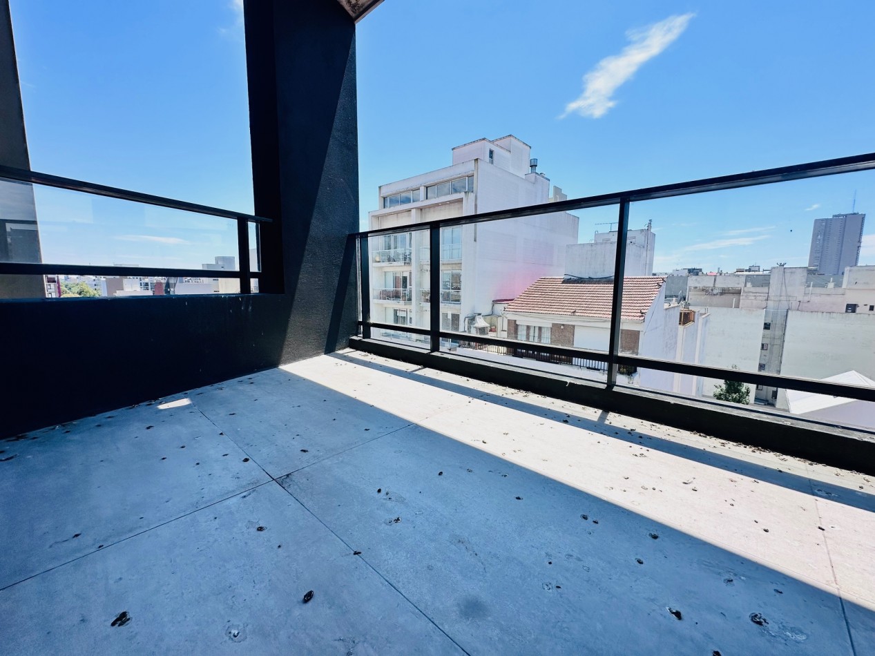 Semipiso al frente a estrenar con cochera zona Guemes