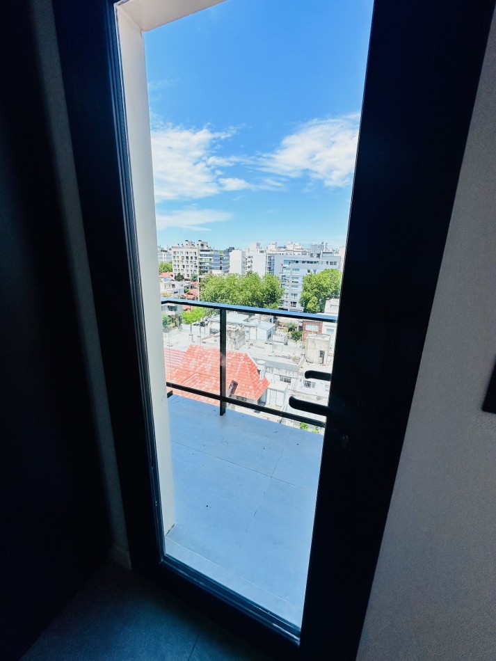 Semipiso al frente a estrenar con cochera zona Guemes