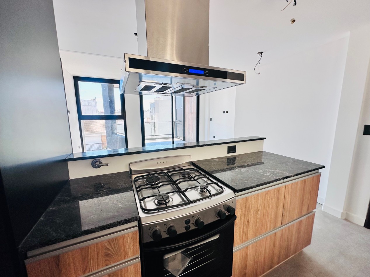 Semipiso al frente a estrenar con cochera zona Guemes