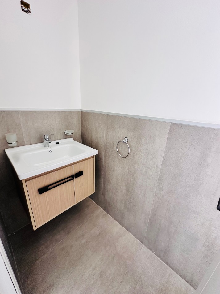 Semipiso al frente a estrenar con cochera zona Guemes