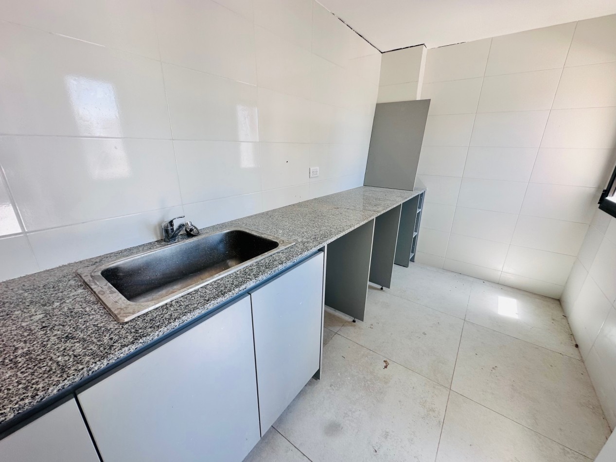 Semipiso al frente a estrenar con cochera zona Guemes