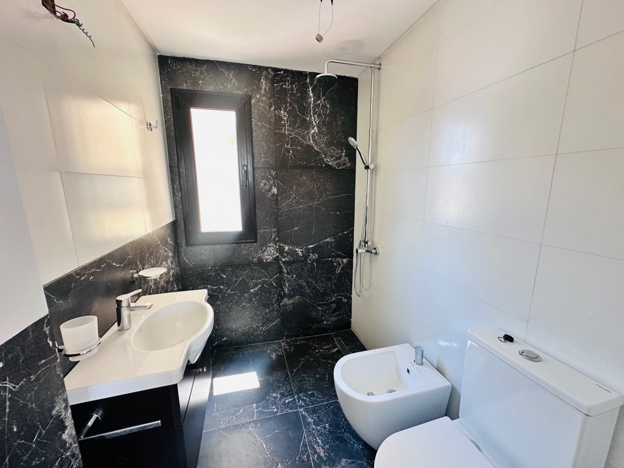 Semipiso al frente a estrenar con cochera zona Guemes