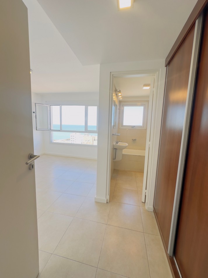 Departamento con cochera muy luminoso vista parcial al mar La Perla