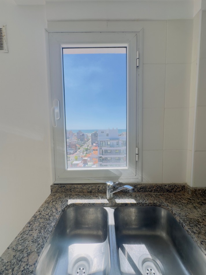 Departamento con cochera muy luminoso vista parcial al mar La Perla