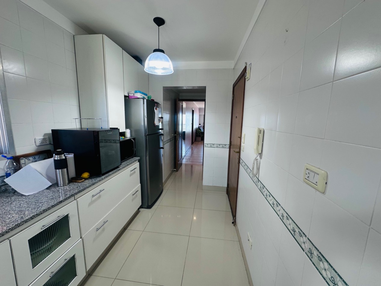 Departamento 3 Ambientes con dependencia, cochera y baulera frente al mar Playa Grande