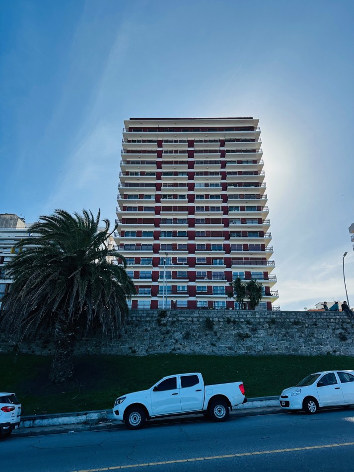 Departamento 3 Ambientes con dependencia, cochera y baulera frente al mar Playa Grande