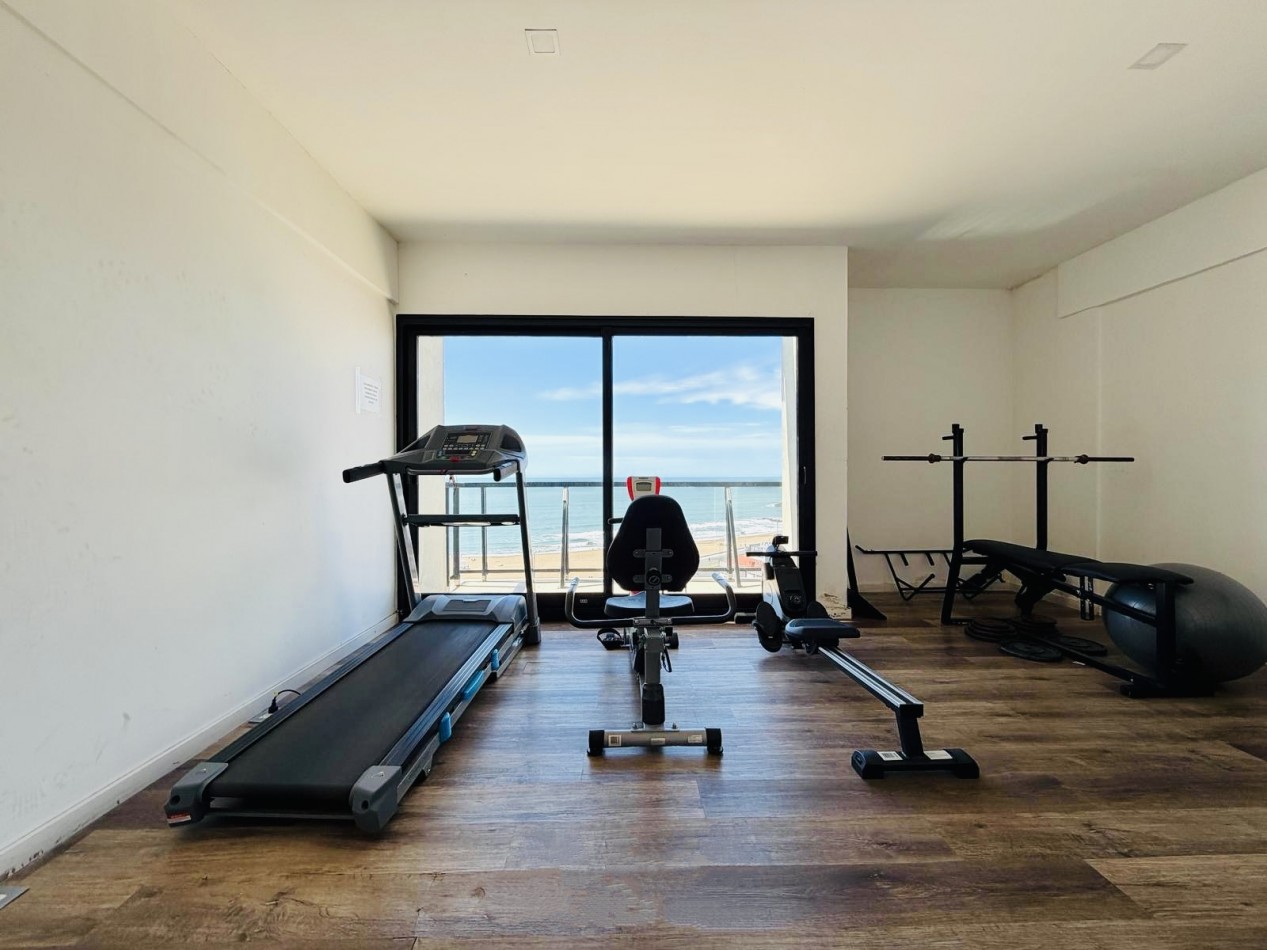 Departamento moderno dos ambientes con cochera y vista al mar