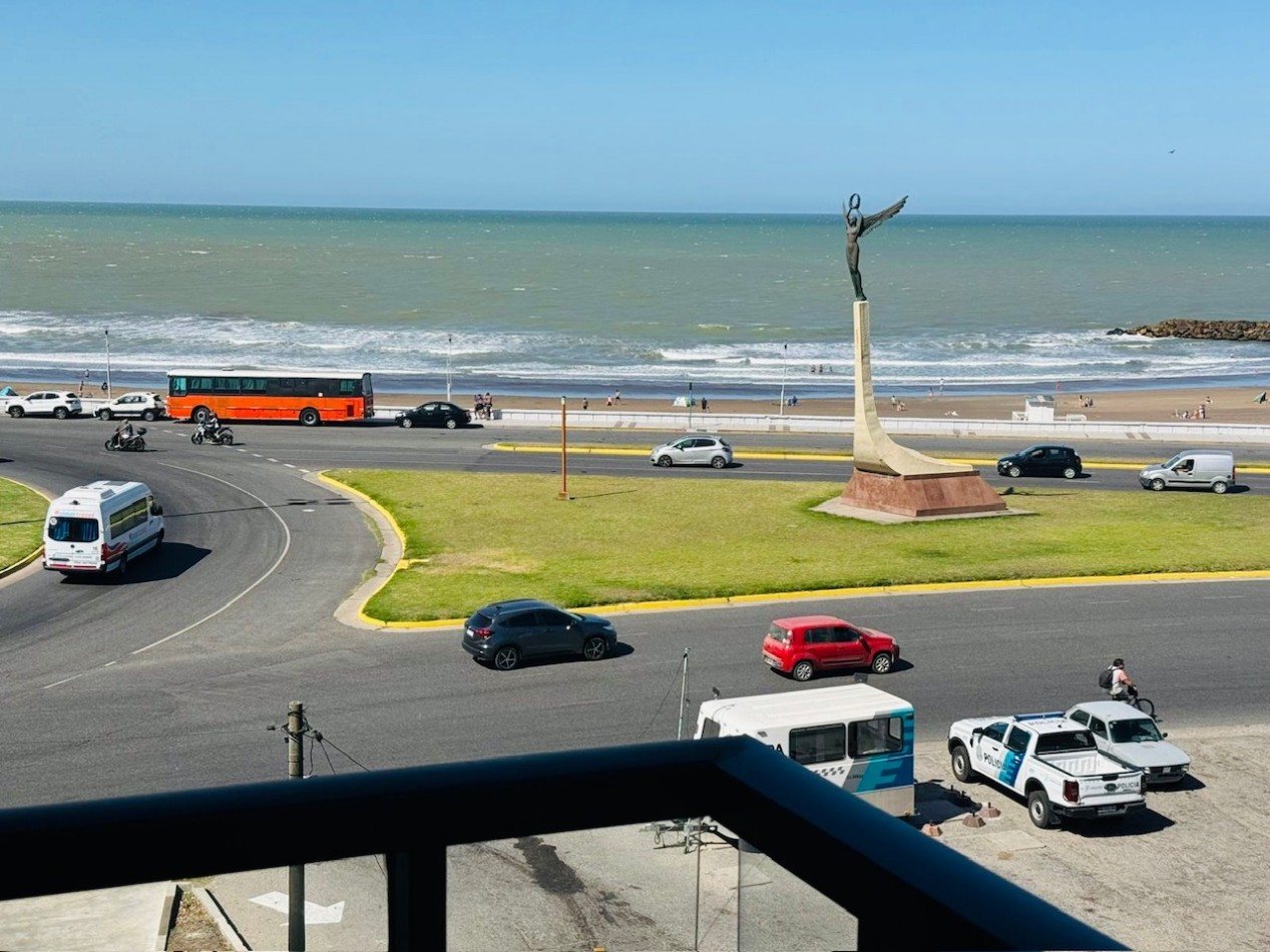 Departamento moderno dos ambientes con cochera y vista al mar