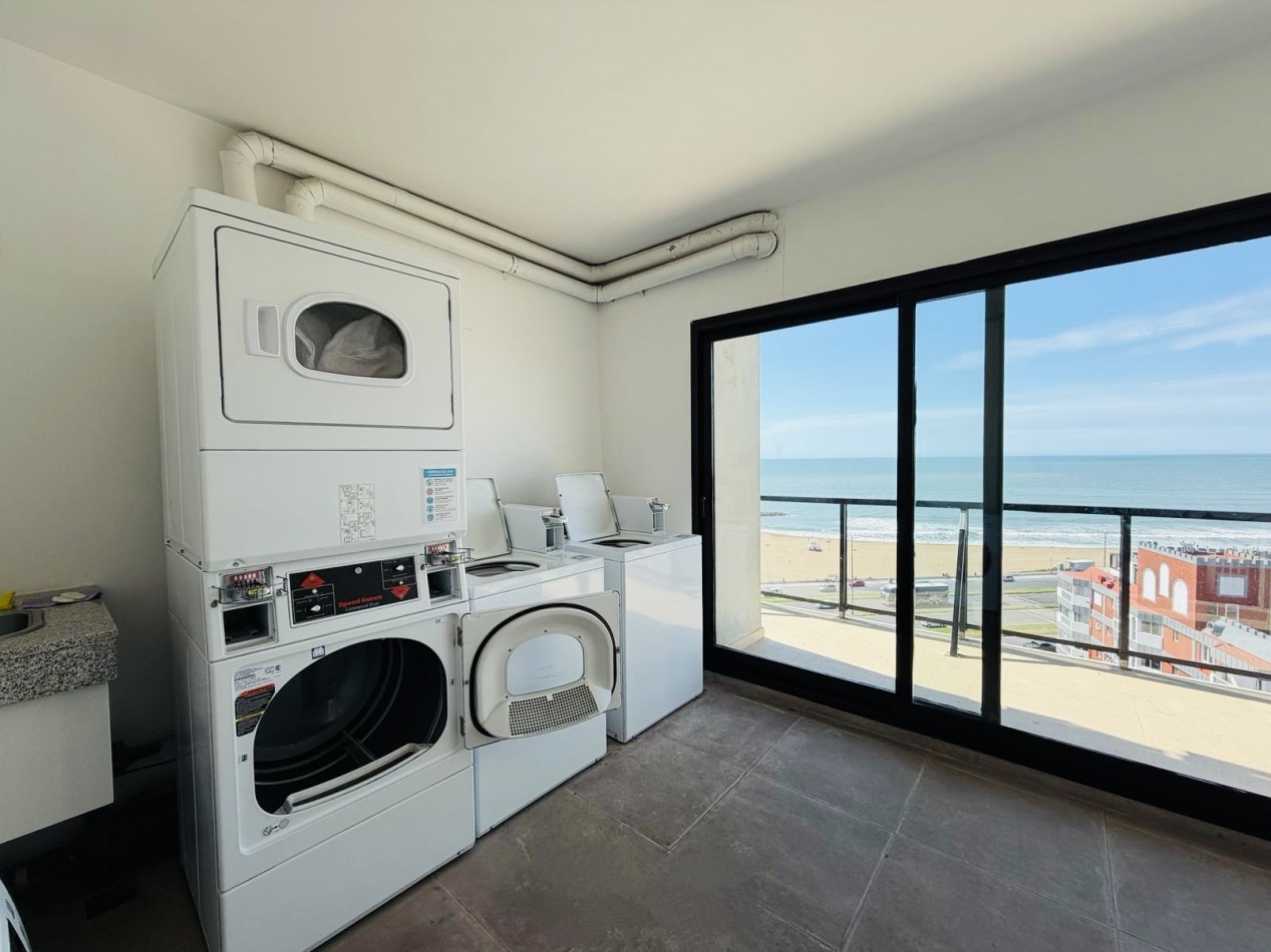 Departamento moderno dos ambientes con cochera y vista al mar