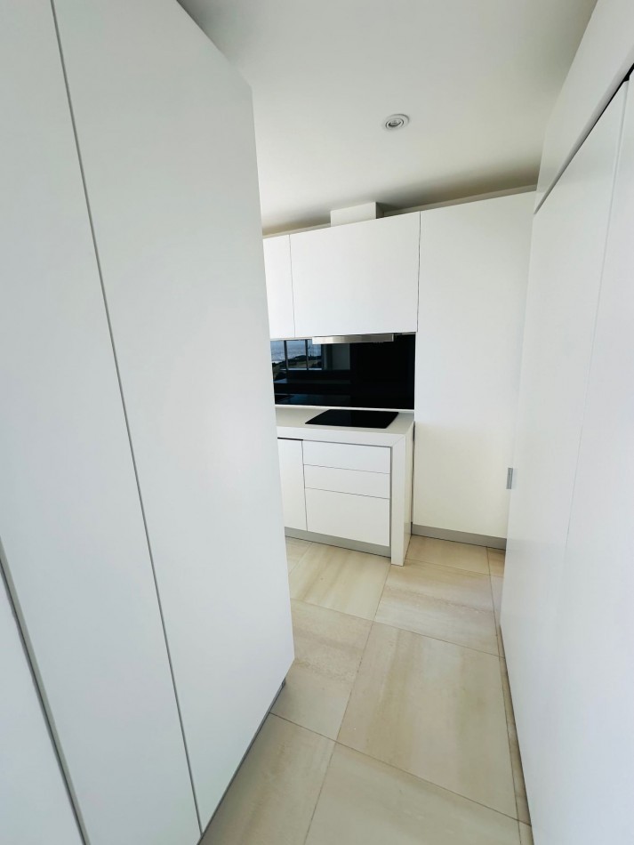 Amplio Semipiso 3 Dormitorios 2 cocheras y baulera con vista al mar y el golf