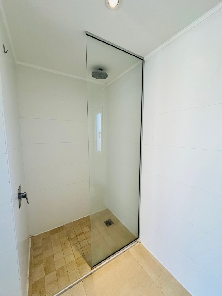 Amplio Semipiso 3 Dormitorios 2 cocheras y baulera con vista al mar y el golf