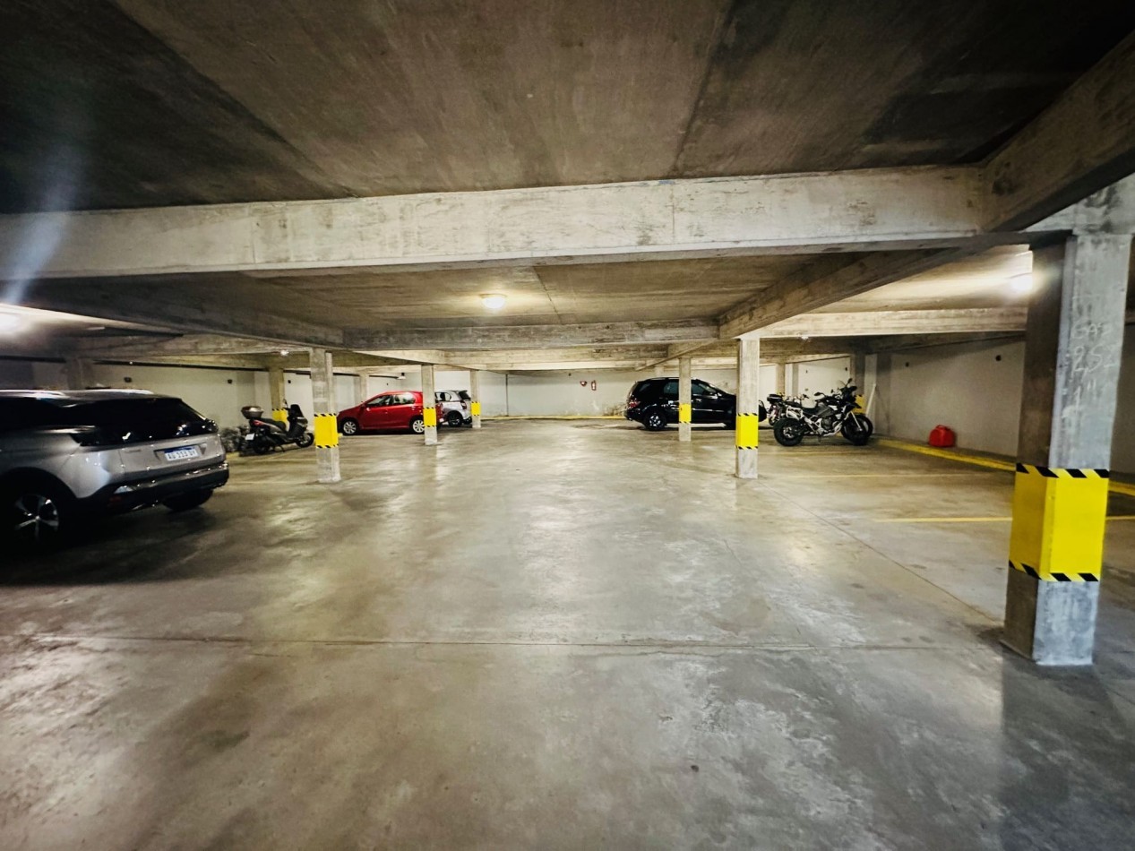 Amplio Semipiso 3 Dormitorios 2 cocheras y baulera con vista al mar y el golf