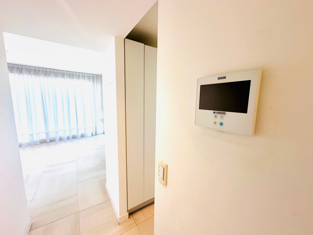 Amplio Semipiso 3 Dormitorios 2 cocheras y baulera con vista al mar y el golf