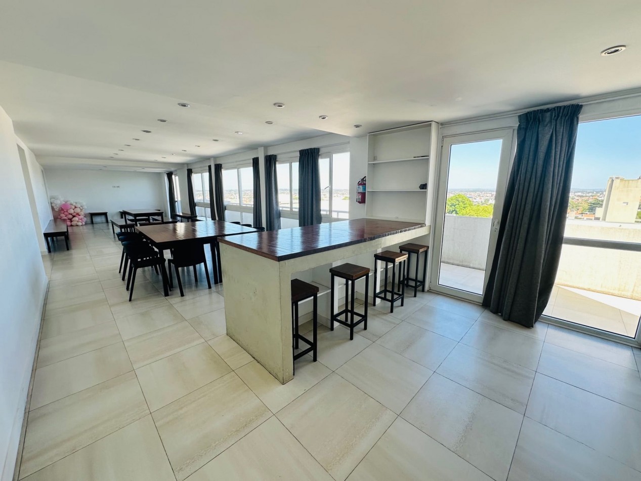 Amplio Semipiso moderno 3 Dormitorios 2 cocheras y baulera con vista al mar y el golf