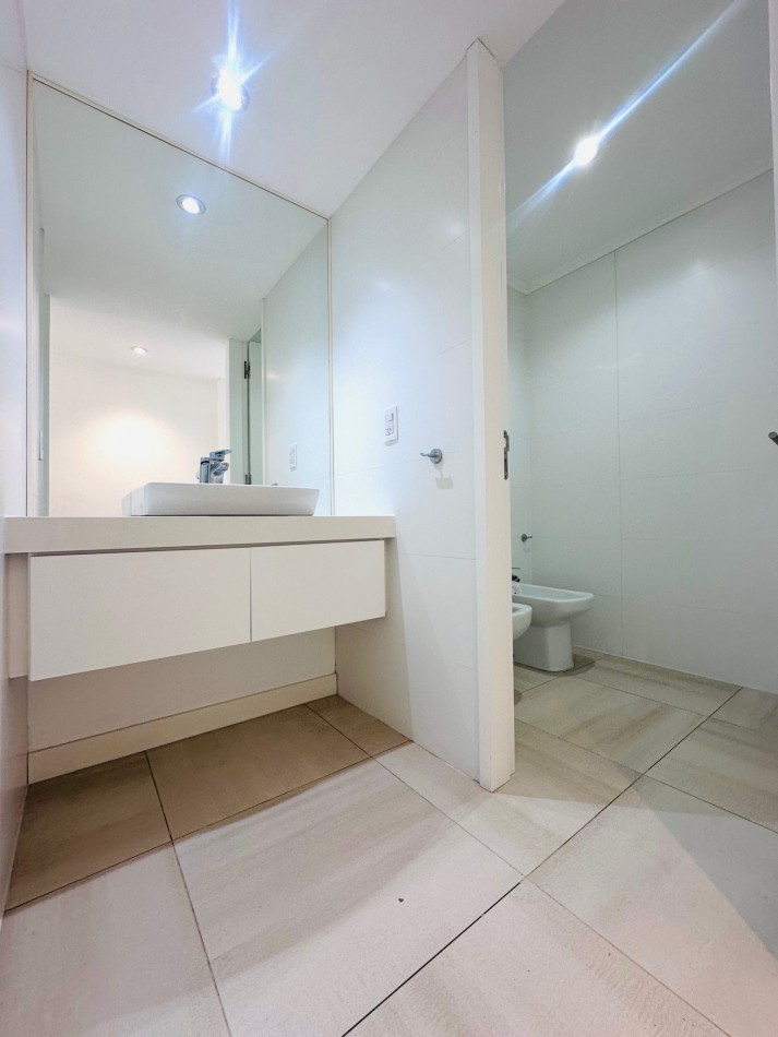 Amplio Semipiso moderno 3 Dormitorios 2 cocheras y baulera con vista al mar y el golf