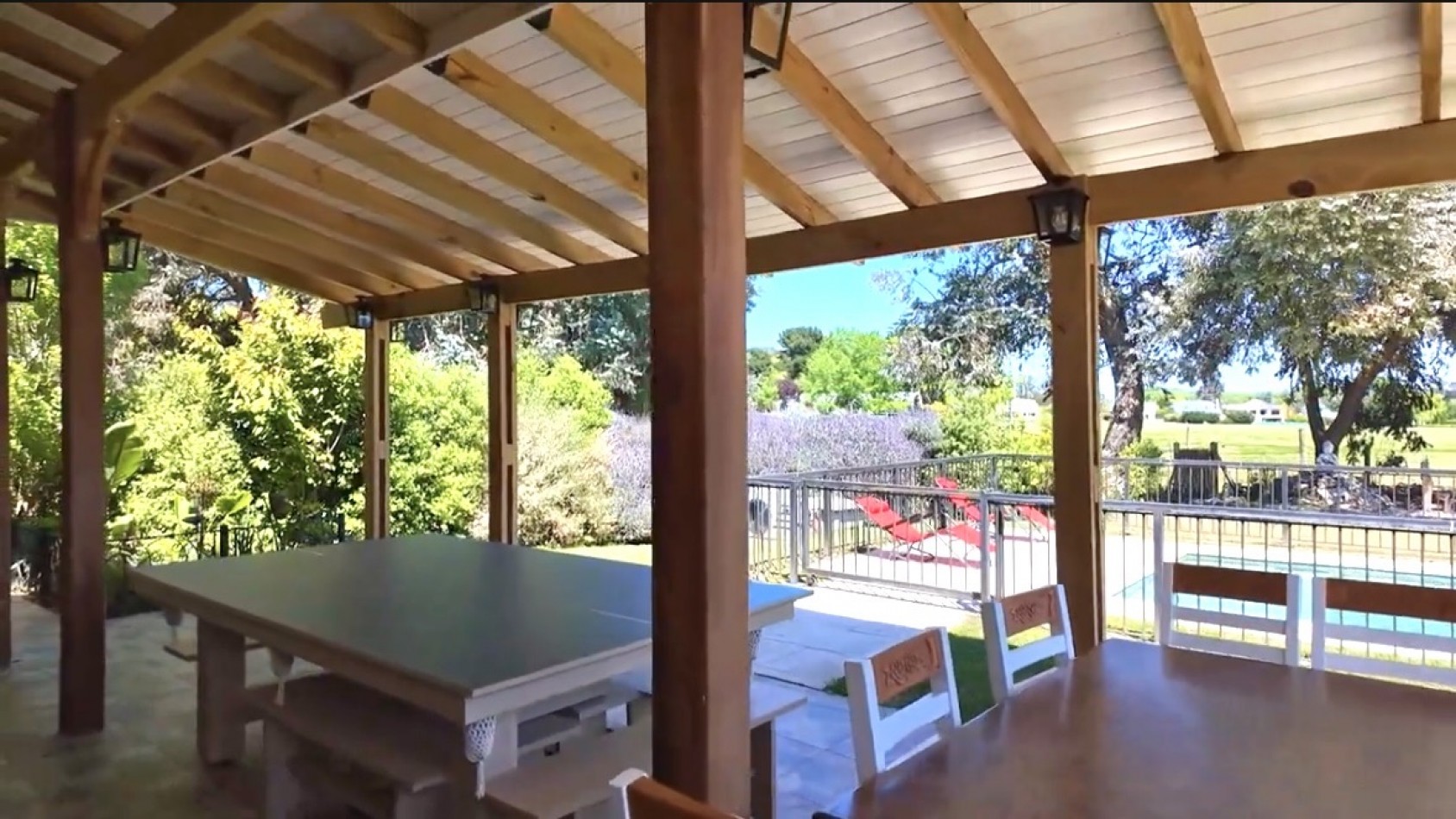 Amplia Casa con pileta barrio privado Arenas del Sur