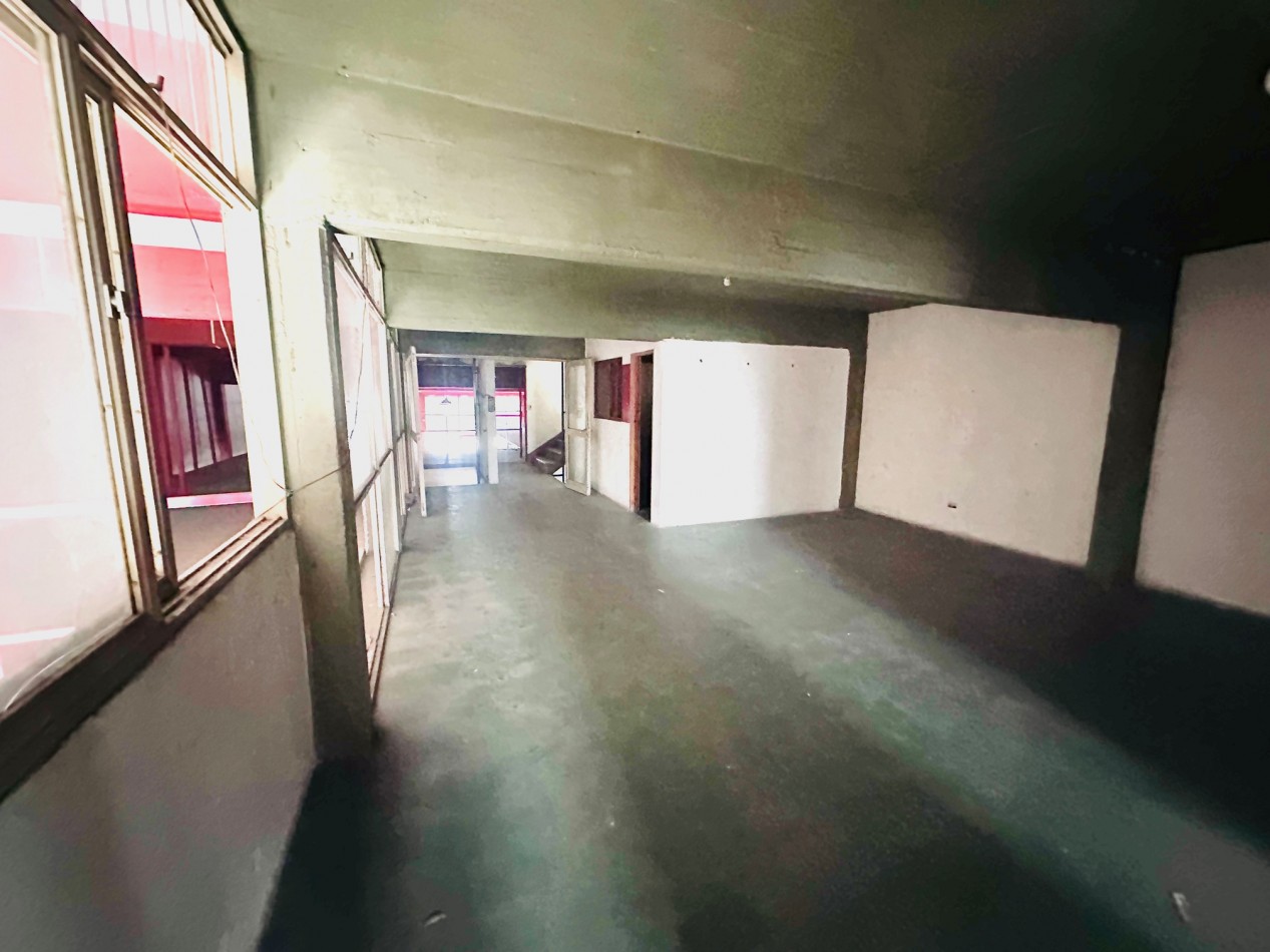 Amplio Local comercial sobre Avenida Juan B Justo