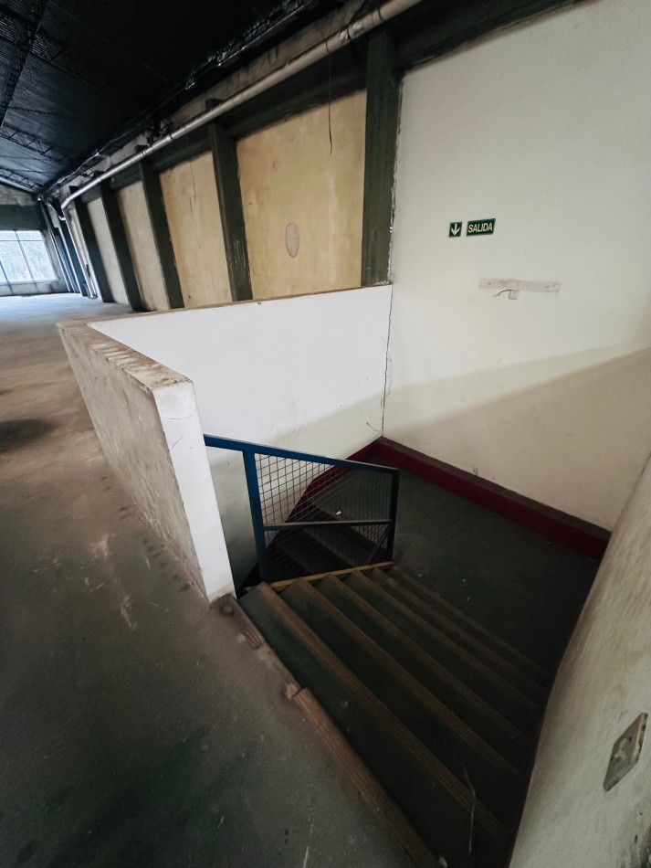 Amplio Local comercial sobre Avenida Juan B Justo