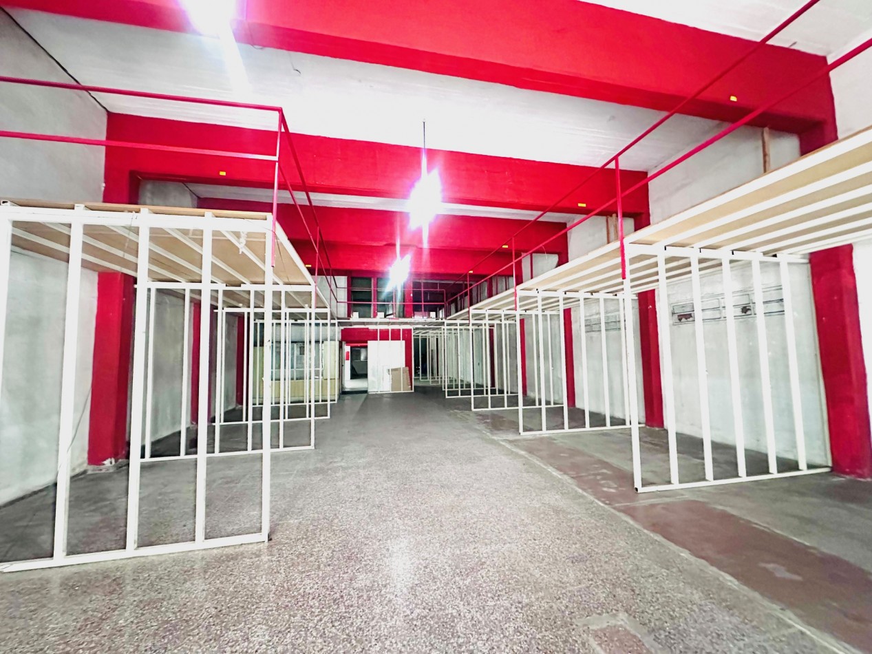 Amplio Local comercial sobre Avenida Juan B Justo
