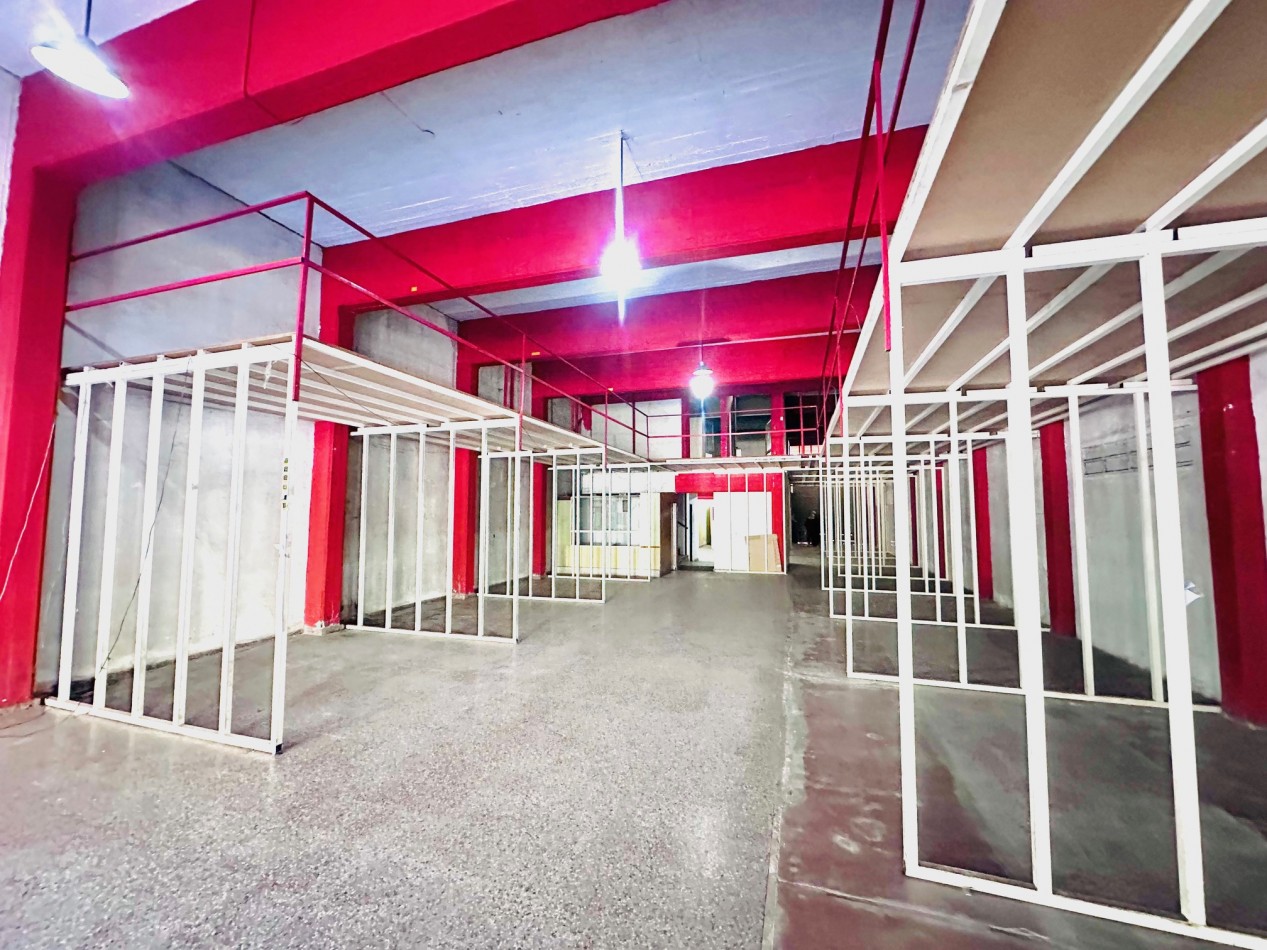 Amplio Local comercial sobre Avenida Juan B Justo