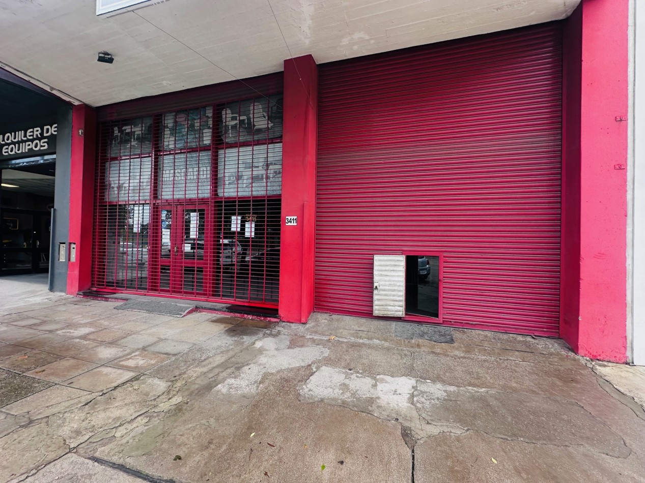 Amplio Local comercial sobre Avenida Juan B Justo