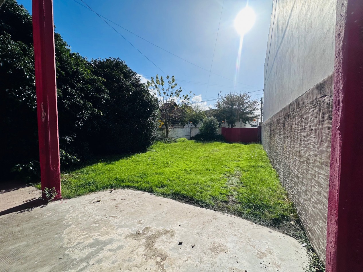 Amplio Local comercial sobre Avenida Juan B Justo