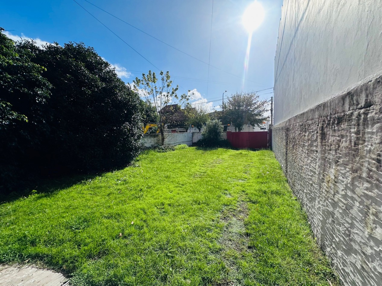 Amplio Local comercial sobre Avenida Juan B Justo