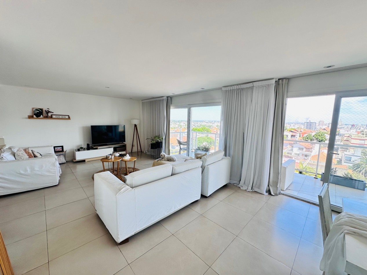 Piso en duplex con quincho, solarium y jacuzzi privado Playa Varese