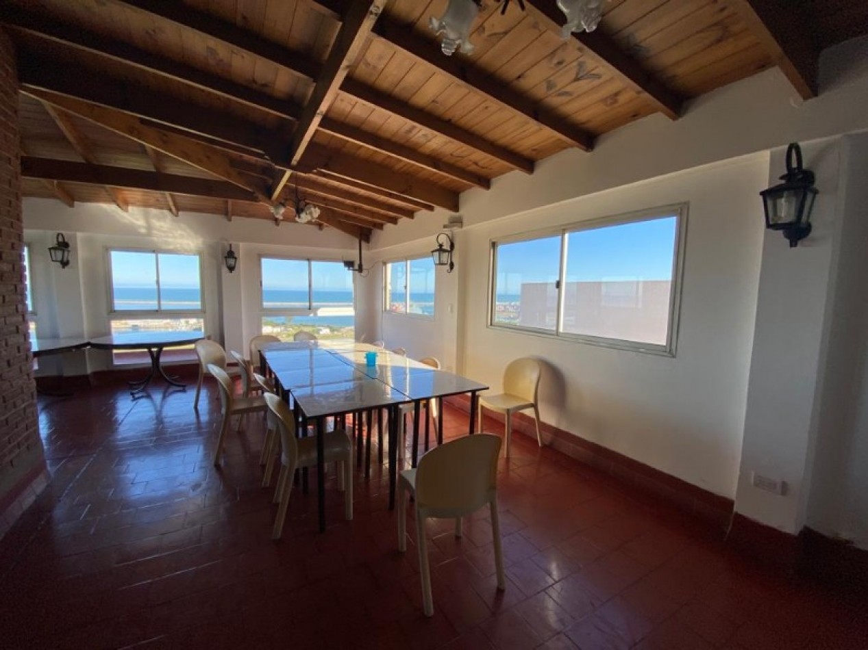 Piso 4 ambientes con dependencia, cochera doble y vista frente al mar Playa Grande