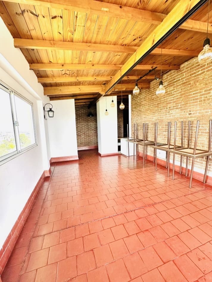 Piso 4 ambientes con dependencia, cochera doble y vista frente al mar Playa Grande