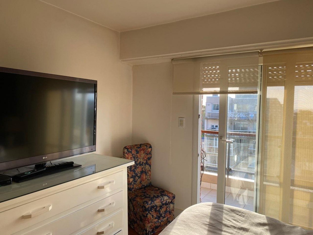 Piso 4 ambientes con dependencia, cochera doble y vista frente al mar Playa Grande