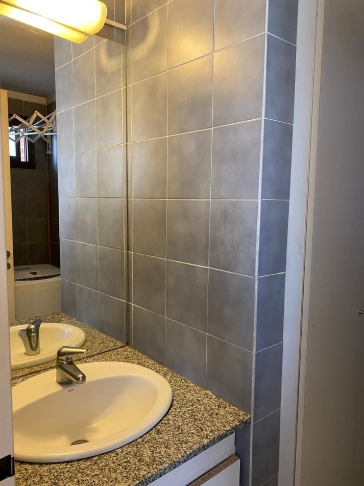 Piso 4 ambientes con dependencia, cochera doble y vista frente al mar Playa Grande