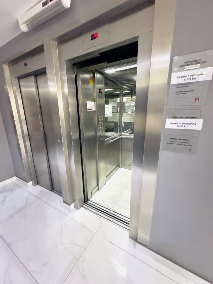 Alquiler Oficina moderna con cochera cubierta