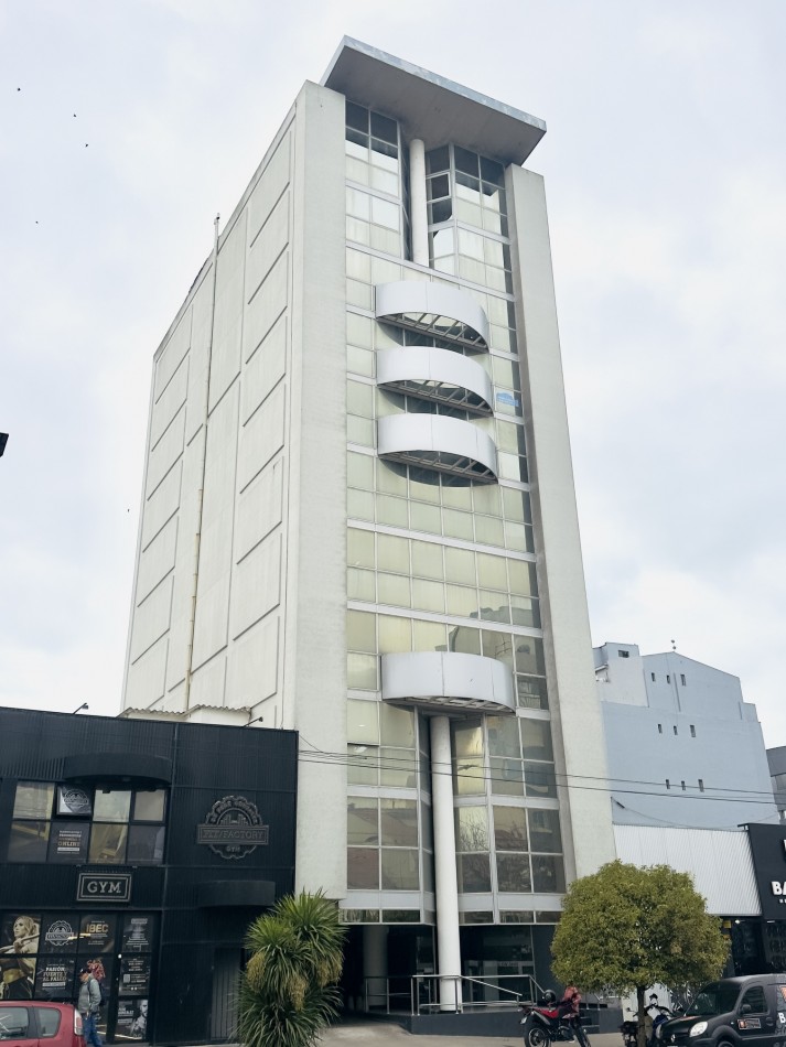 Alquiler Oficina moderna con cochera cubierta